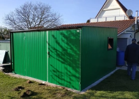 Garagen aus Acrylglas			 144