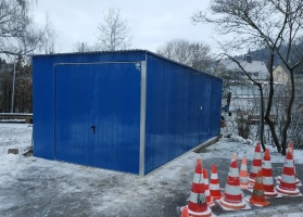 Garagen aus Acrylglas			 125