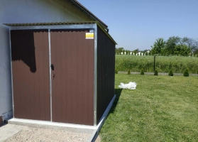 Garagen aus Acrylglas			 47