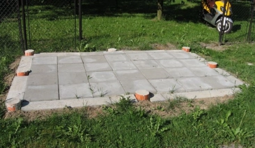 Betonfüße + Pflasterplatten