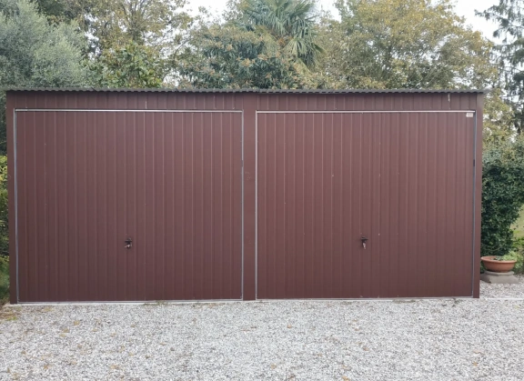 Garagen aus Acrylglas			 185