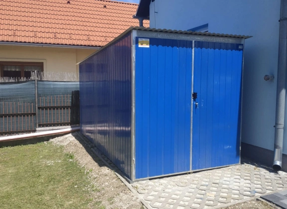 Garagen aus Acrylglas			 40