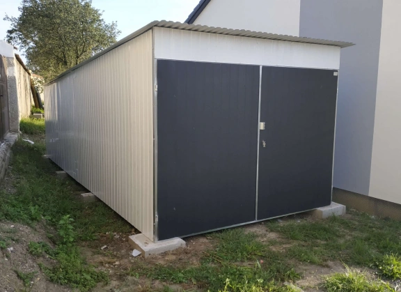 Garagen aus Acrylglas			 107