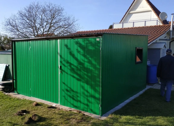 Garagen aus Acrylglas			 144