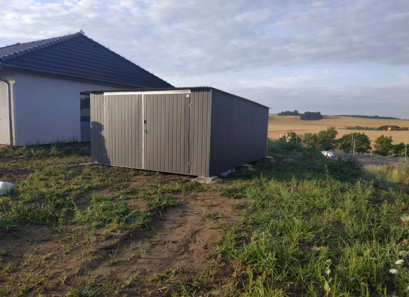 Garagen aus Acrylglas			 280