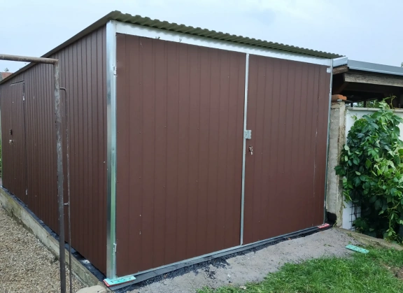 Garagen aus Acrylglas			 171