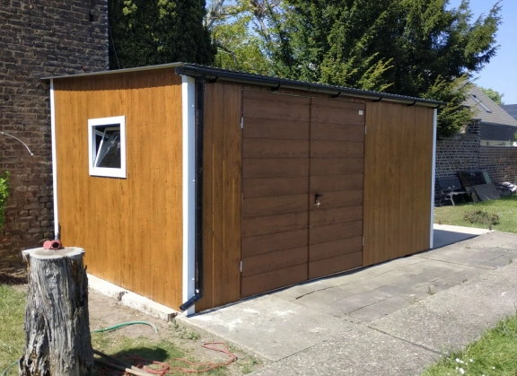 Garagen aus Acrylglas			 81