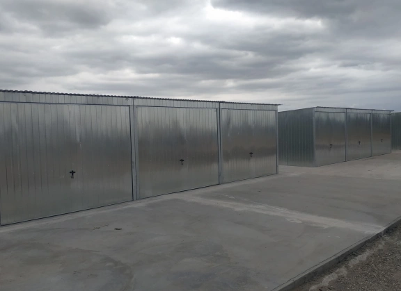 Garagen aus verzinktem Blech					 63