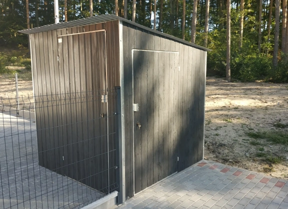 Garagen aus Acrylglas			 176