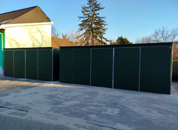 Garagen aus Acrylglas			 254