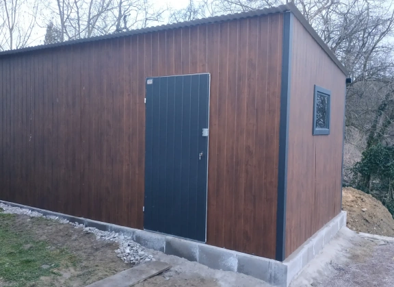 Garagen aus Acrylglas			 133