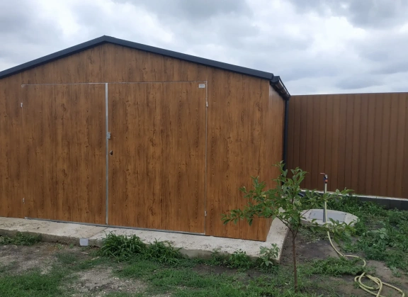 Garagen aus Acrylglas			 159